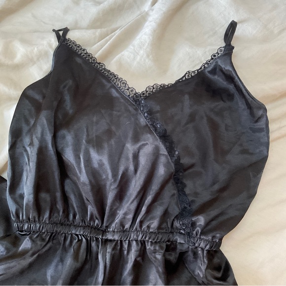 Black faux satin jumpsuit - Picture 2 of 5